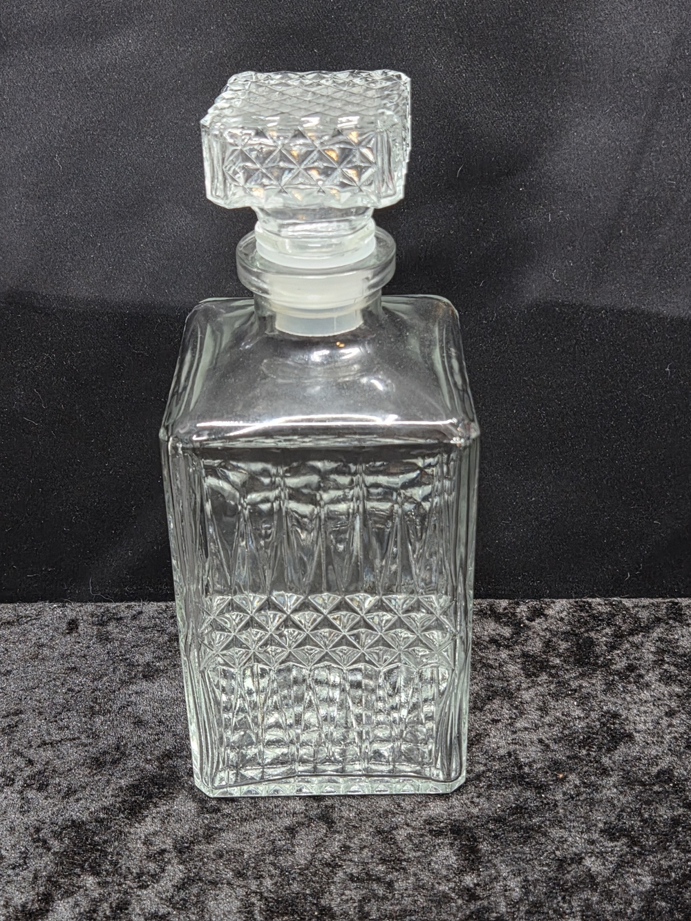 Luminarc France Vintage Diamond Whisky Crystal-Clear Glass Decanter 30 Oz